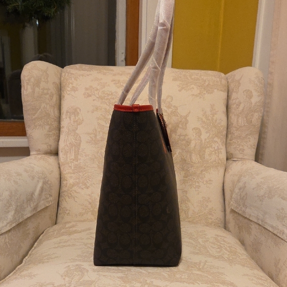 Coach Signature City Tote - Picture 7 of 10